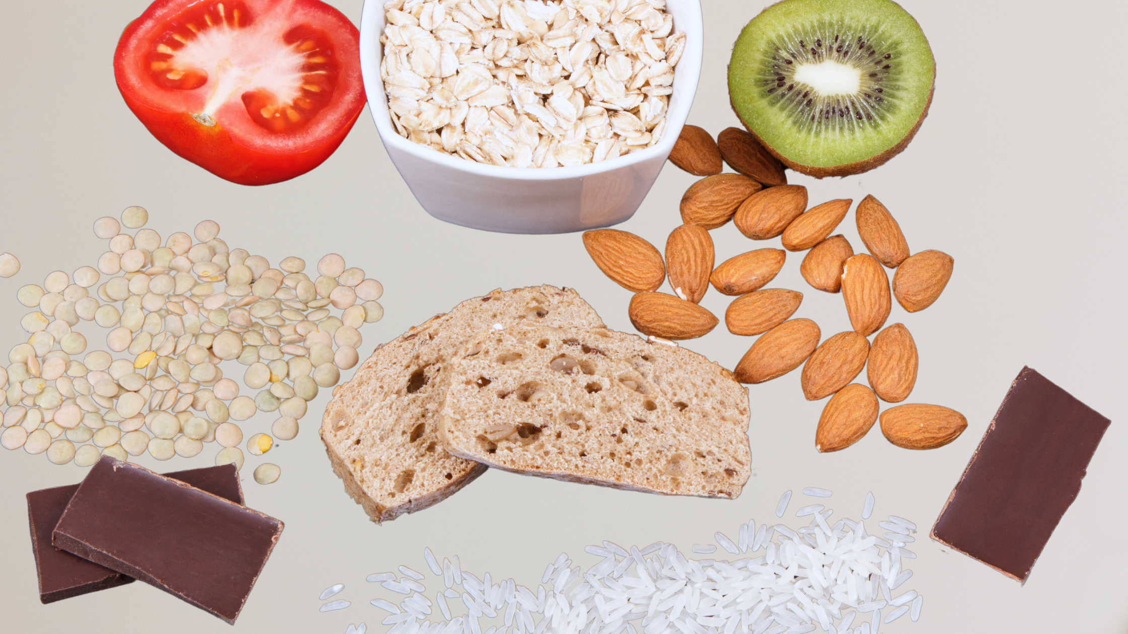 Aliments riches en tryptophane sur un fond marron clair.